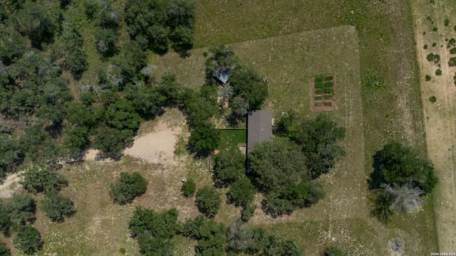 111 LONGHORN RD, Stockdale, TX 78160