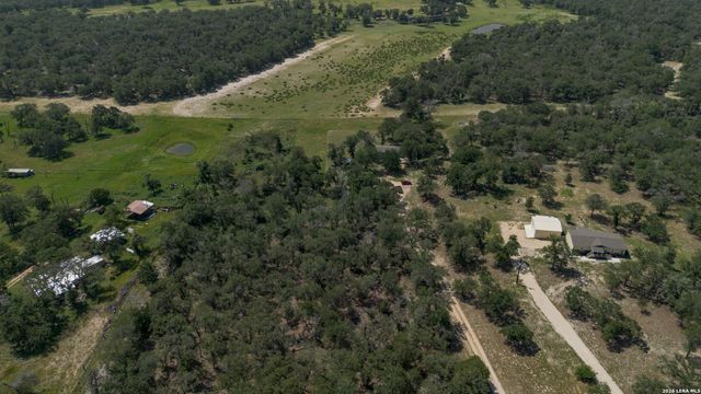 111 LONGHORN RD, Stockdale, TX 78160