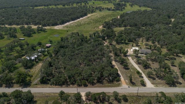 111 LONGHORN RD, Stockdale, TX 78160