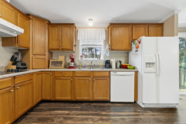 111 LONGHORN RD, Stockdale, TX 78160