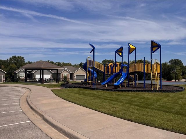 20768 W 188th Street, Spring Hill, KS 66083