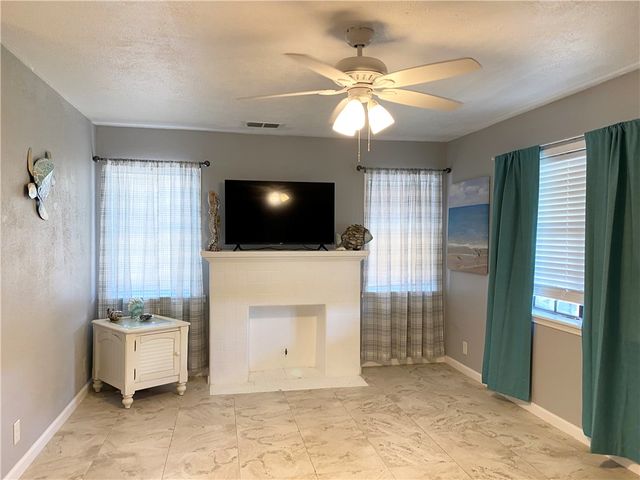458 Macleod Dr, Corpus Christi, TX 78408