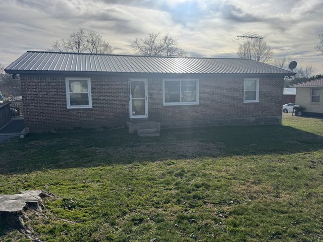 611 Estes St, Smithville, TN 37166