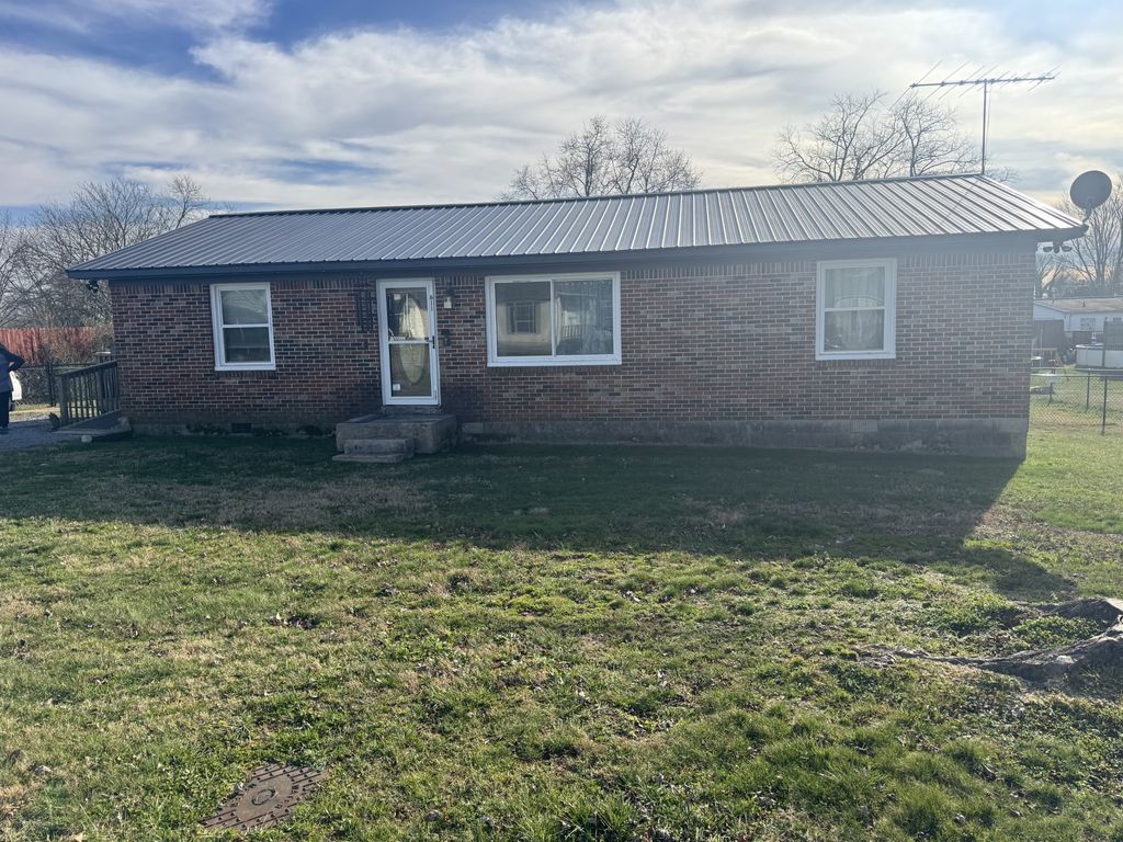 611 Estes St, Smithville, TN 37166