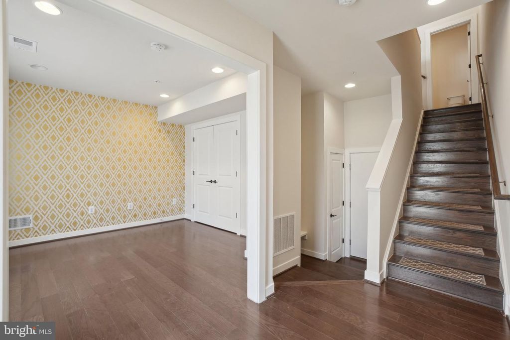 8044 RED HOOK ST, Rockville, MD 20855