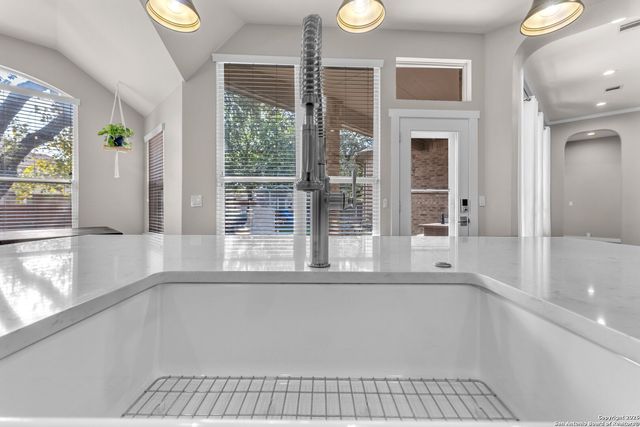 918 Steubing Oaks, San Antonio, TX 78258