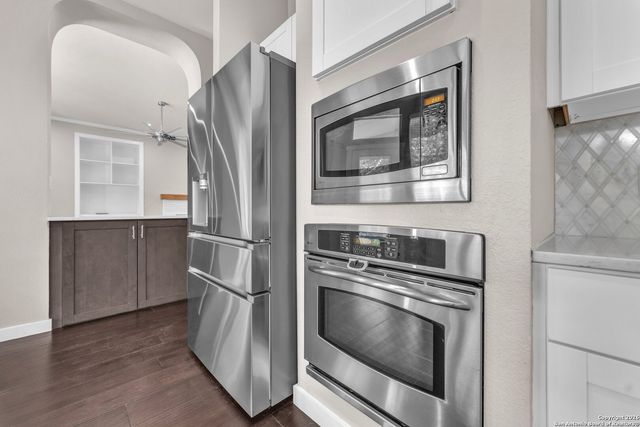 918 Steubing Oaks, San Antonio, TX 78258