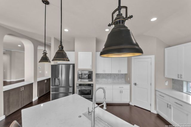 918 Steubing Oaks, San Antonio, TX 78258