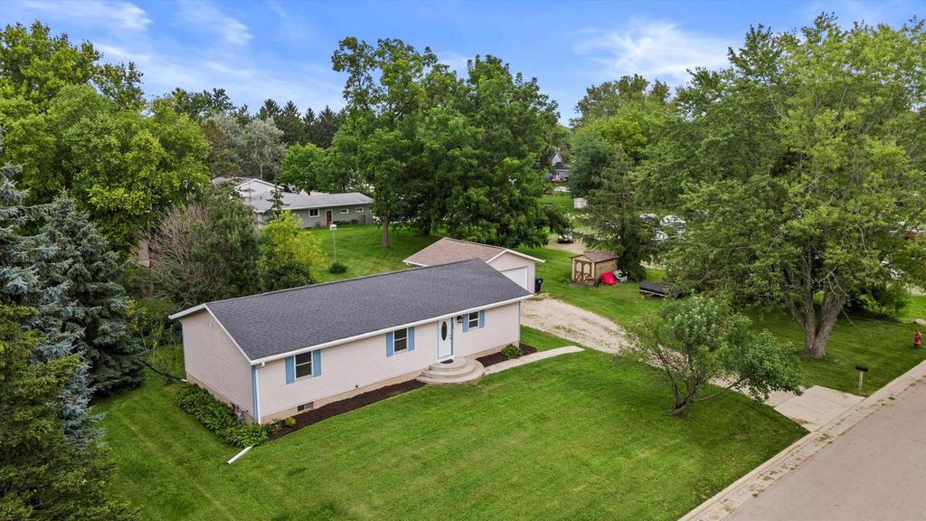 208 E Page STREET, Elkhorn, WI 53121