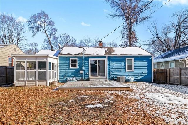 7726 Summit Street, Kansas City, MO 64114