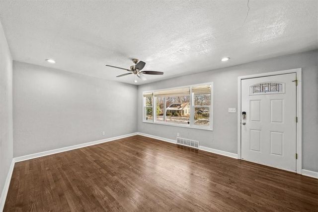 7726 Summit Street, Kansas City, MO 64114