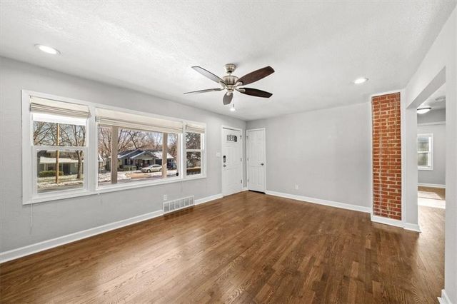 7726 Summit Street, Kansas City, MO 64114