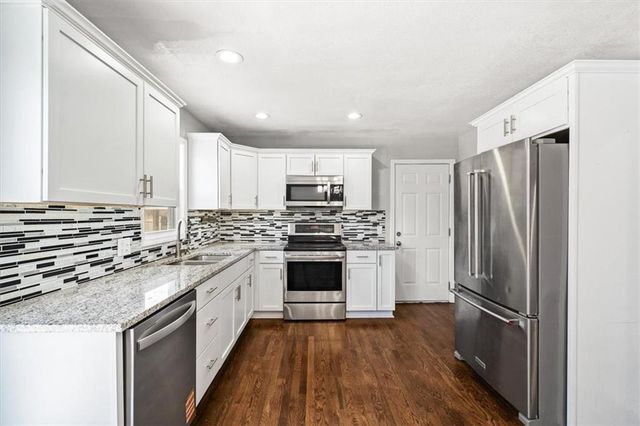 7726 Summit Street, Kansas City, MO 64114