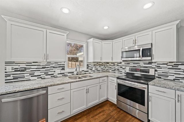 7726 Summit Street, Kansas City, MO 64114