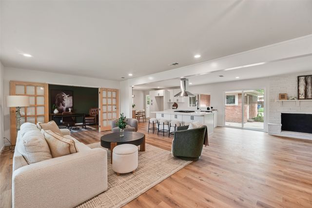 729 Town Creek Drive, Dallas, TX 75232