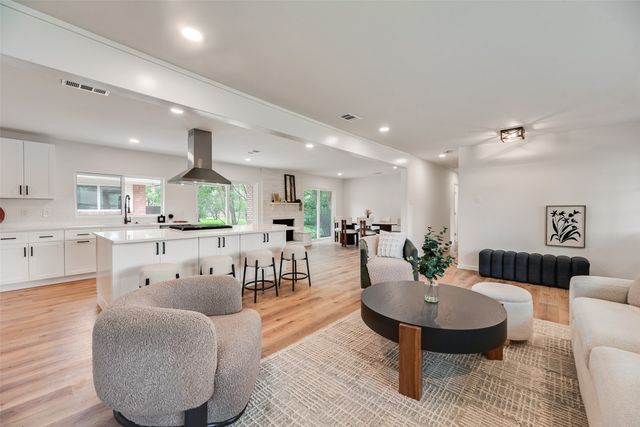 729 Town Creek Drive, Dallas, TX 75232