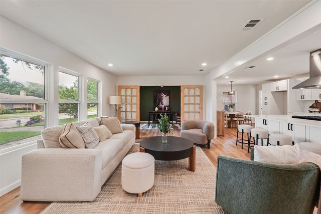 729 Town Creek Drive, Dallas, TX 75232