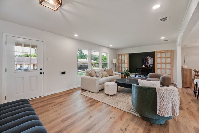 729 Town Creek Drive, Dallas, TX 75232