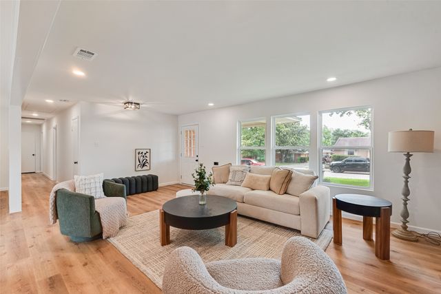 729 Town Creek Drive, Dallas, TX 75232