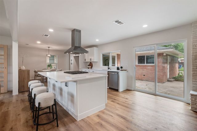 729 Town Creek Drive, Dallas, TX 75232