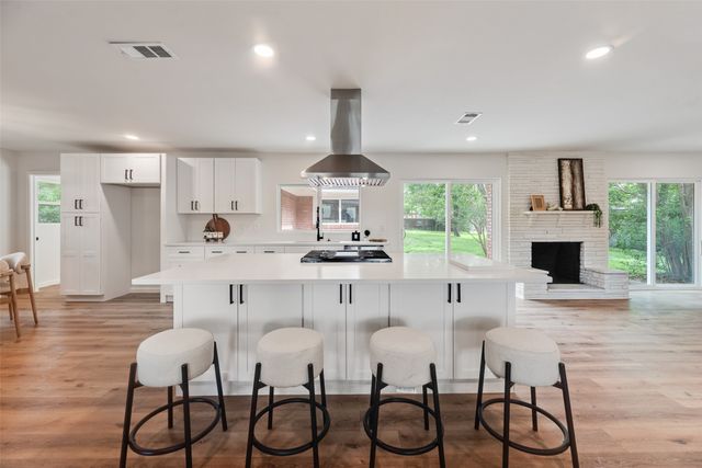 729 Town Creek Drive, Dallas, TX 75232