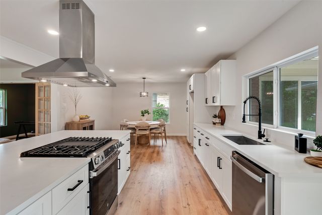 729 Town Creek Drive, Dallas, TX 75232