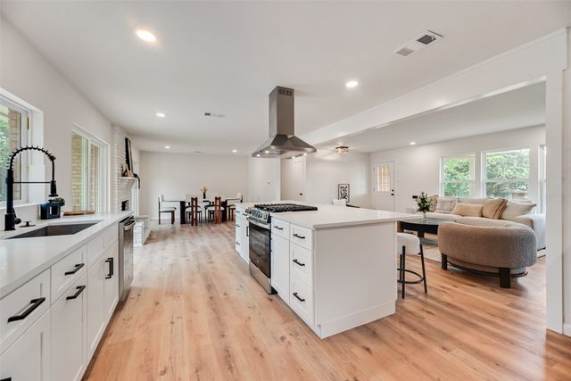 729 Town Creek Drive, Dallas, TX 75232