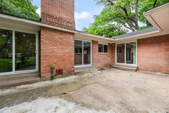 729 Town Creek Drive, Dallas, TX 75232