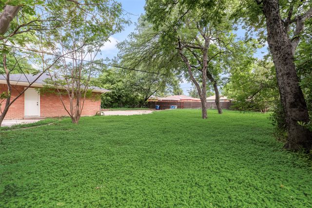 729 Town Creek Drive, Dallas, TX 75232