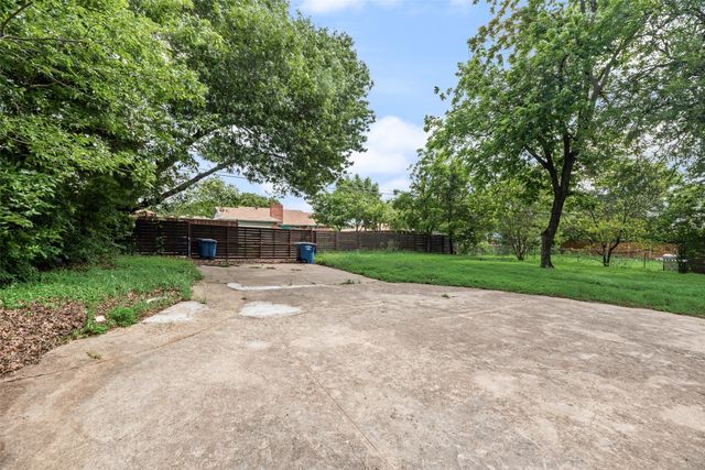 729 Town Creek Drive, Dallas, TX 75232
