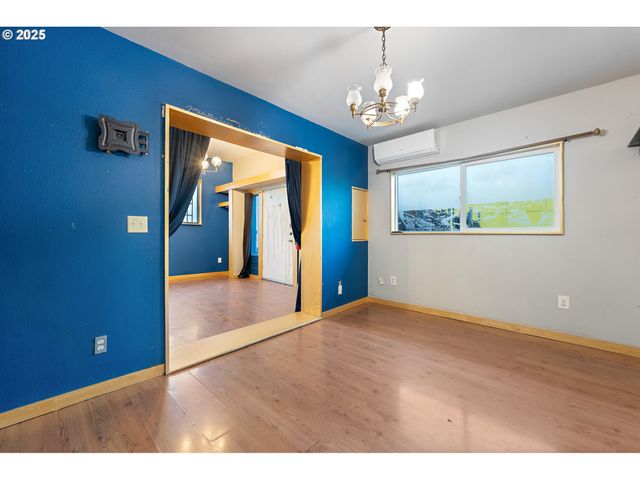 6530 Ne M L KING Blvd, Portland, OR 97211