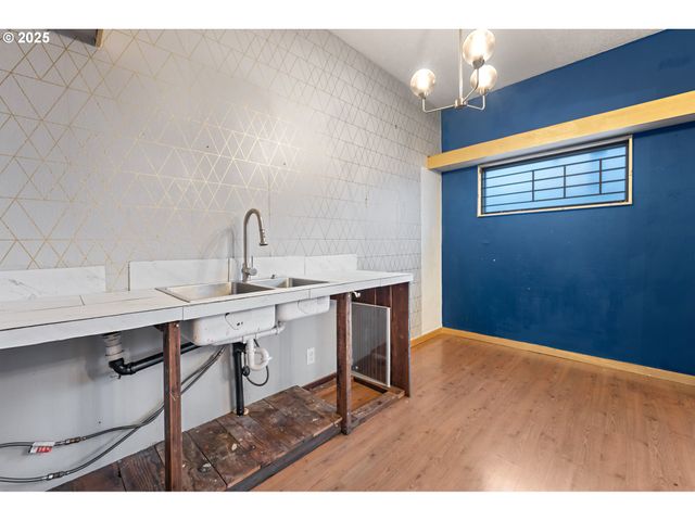 6530 Ne M L KING Blvd, Portland, OR 97211