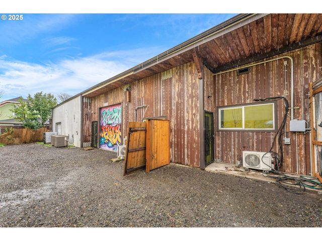 6530 Ne M L KING Blvd, Portland, OR 97211