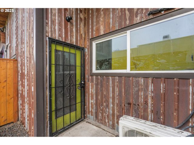 6530 Ne M L KING Blvd, Portland, OR 97211