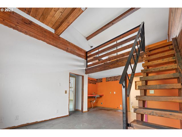 6530 Ne M L KING Blvd, Portland, OR 97211