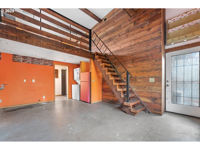 6530 Ne M L KING Blvd, Portland, OR 97211