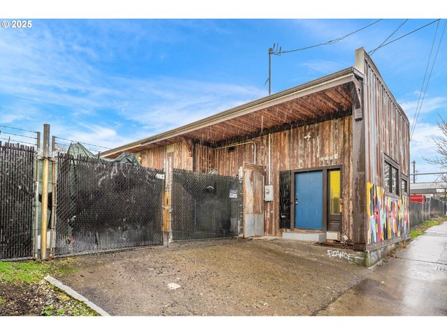 6530 Ne M L KING Blvd, Portland, OR 97211