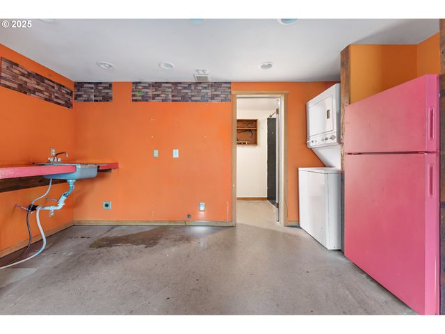 6530 Ne M L KING Blvd, Portland, OR 97211