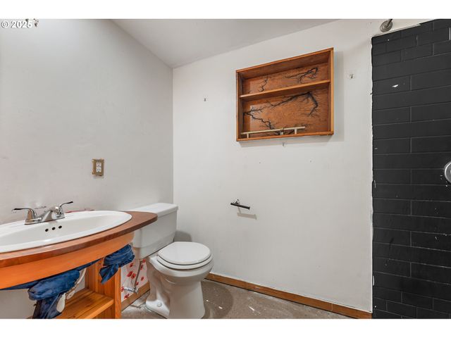 6530 Ne M L KING Blvd, Portland, OR 97211