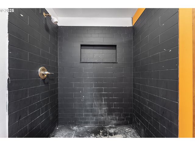 6530 Ne M L KING Blvd, Portland, OR 97211