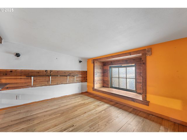 6530 Ne M L KING Blvd, Portland, OR 97211