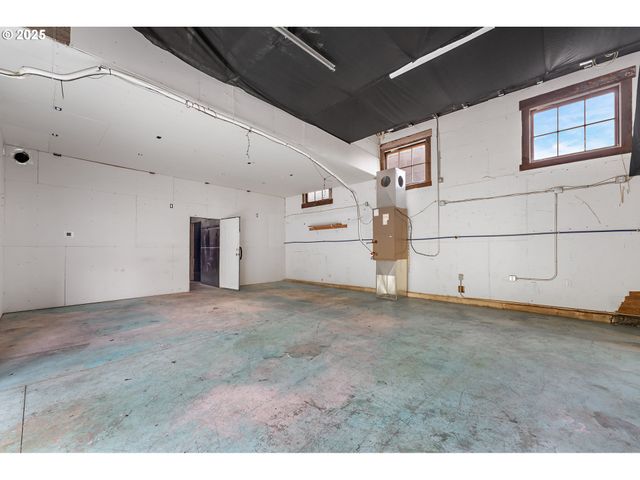 6530 Ne M L KING Blvd, Portland, OR 97211