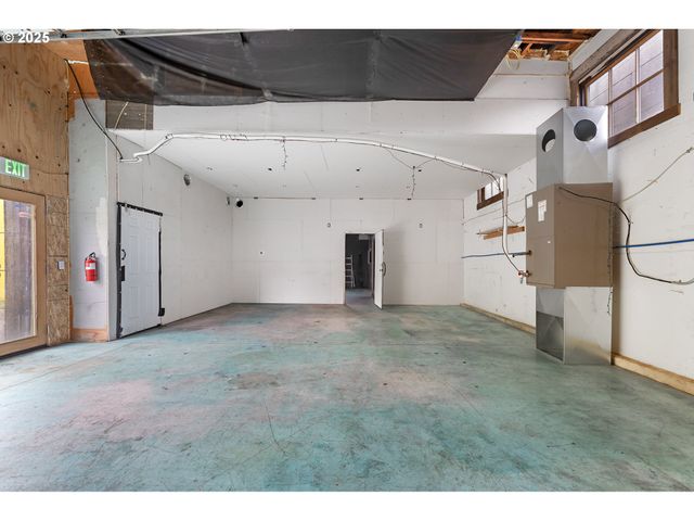 6530 Ne M L KING Blvd, Portland, OR 97211