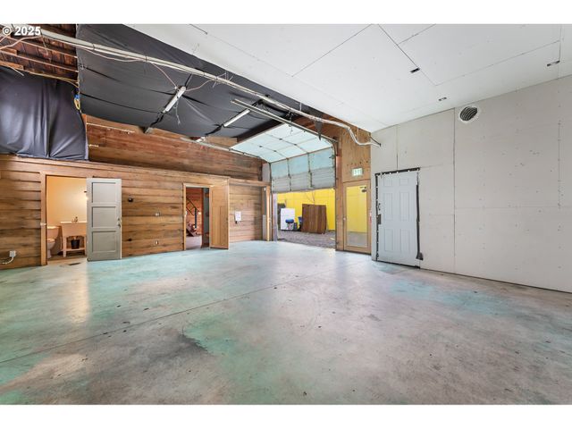 6530 Ne M L KING Blvd, Portland, OR 97211