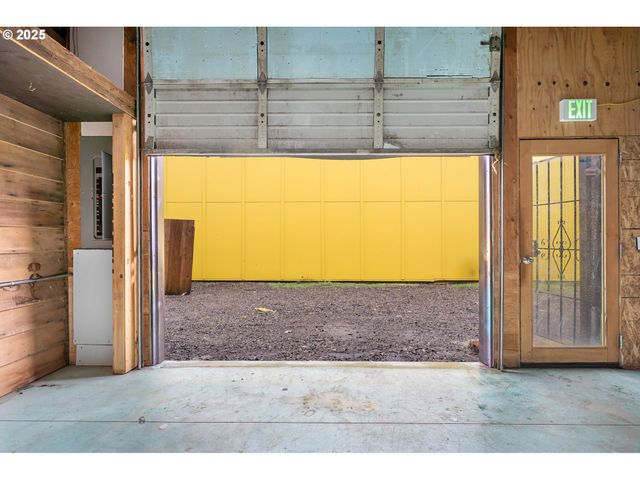 6530 Ne M L KING Blvd, Portland, OR 97211