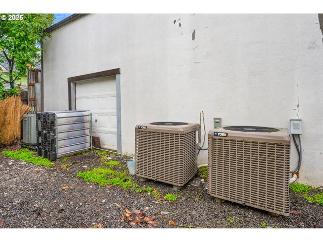 6530 Ne M L KING Blvd, Portland, OR 97211