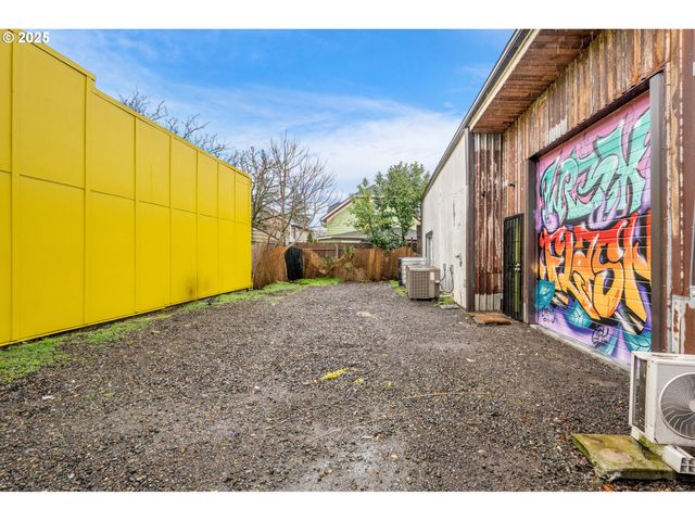 6530 Ne M L KING Blvd, Portland, OR 97211