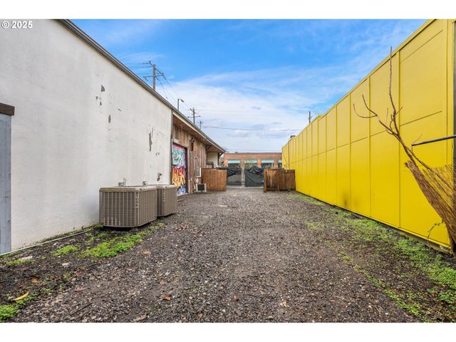 6530 Ne M L KING Blvd, Portland, OR 97211