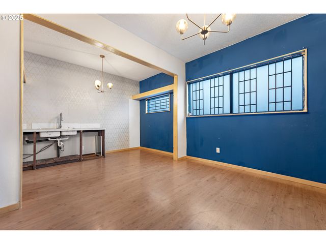 6530 Ne M L KING Blvd, Portland, OR 97211