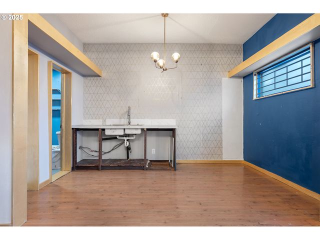 6530 Ne M L KING Blvd, Portland, OR 97211